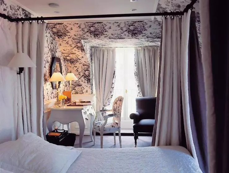 سوییت جونیور, The Pand Charming Boutique