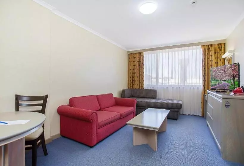 استودیوی لوکس, Mid City Motel Warrnambool