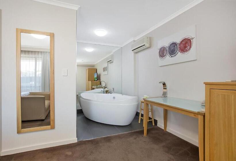 스탠다드 스튜디오, Mid City Motel Warrnambool
