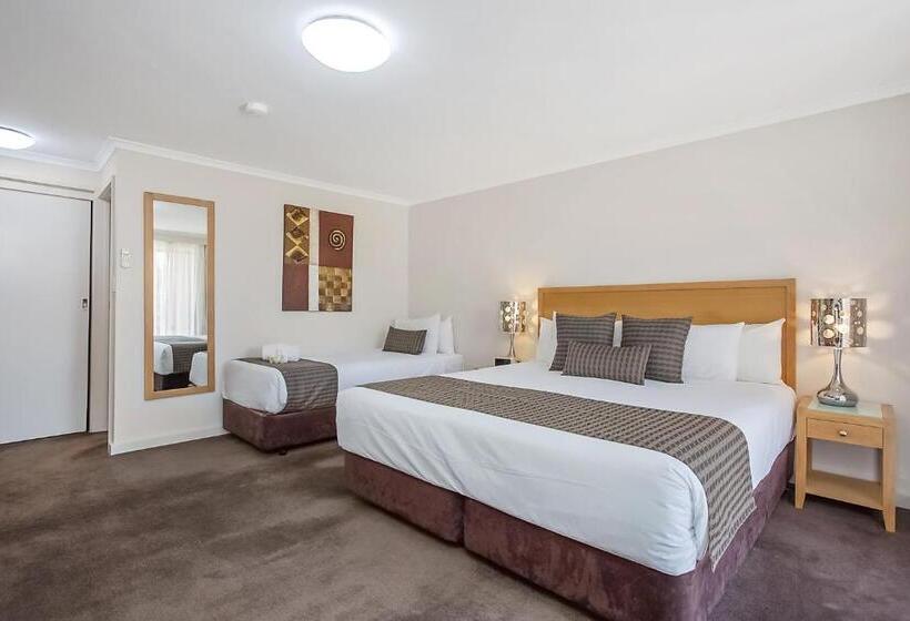 패밀리 스튜디오, Mid City Motel Warrnambool
