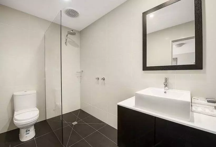اتاق خانوادگی, Mid City Motel Warrnambool