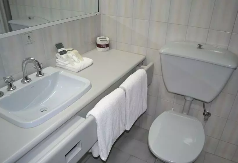 اتاق خانوادگی, Mid City Motel Warrnambool