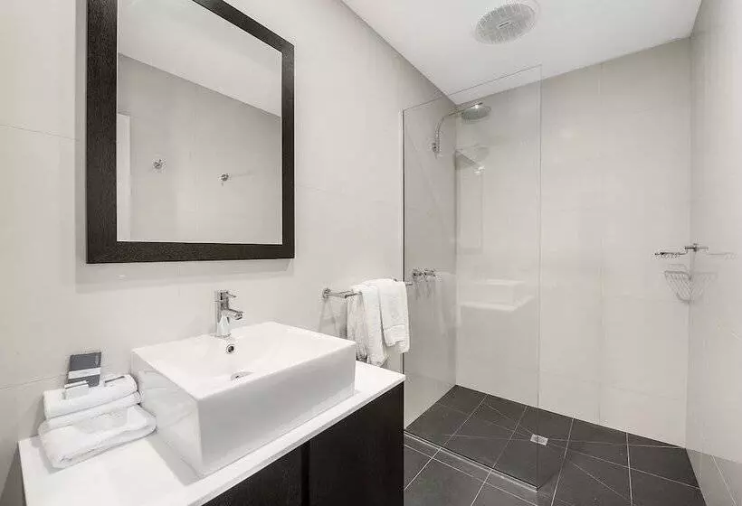 اتاق خانوادگی, Mid City Motel Warrnambool