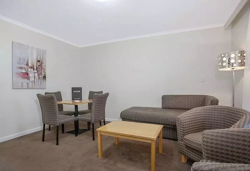 سوییت خانوادگی, Mid City Motel Warrnambool