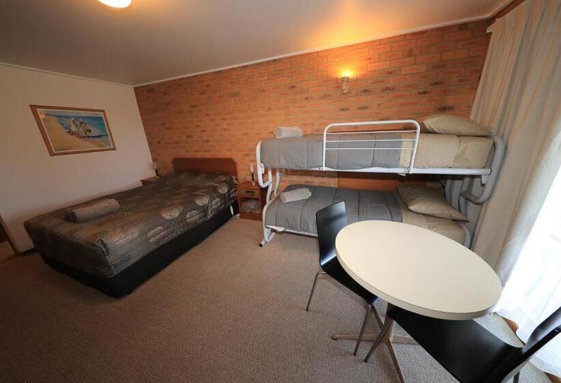 חדר משפחתי, Quays Motel San Remo