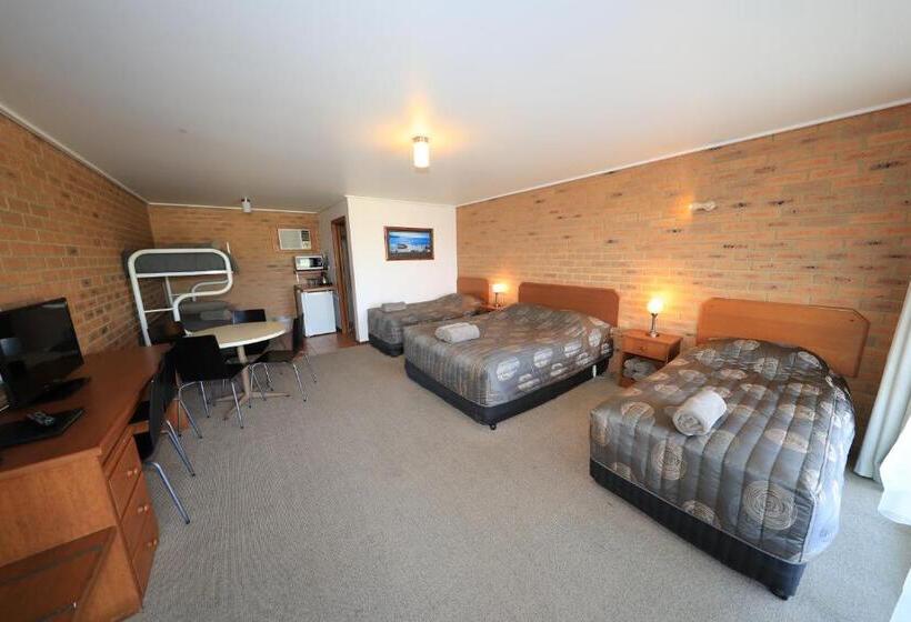 חדר משפחתי, Quays Motel San Remo