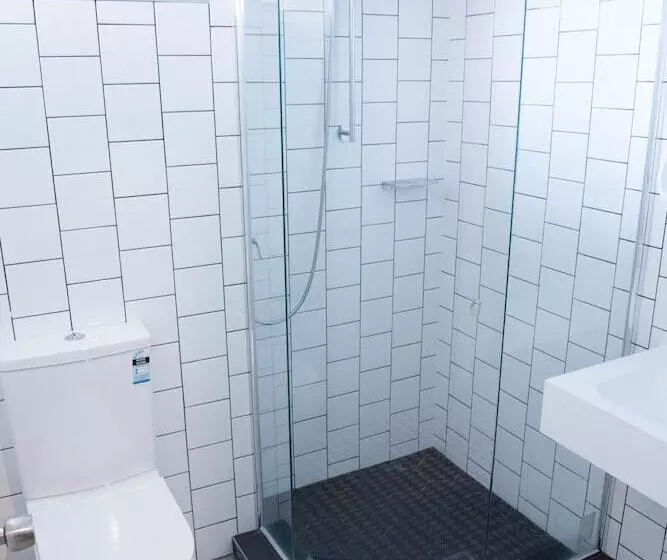 تختخواب در اتاق مشترک, Bunk Surfers Paradise International Backpacker Hostel