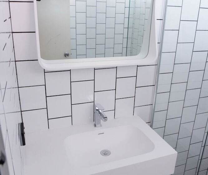 Кровать в Общей Комнате, Bunk Surfers Paradise International Backpacker Hostel