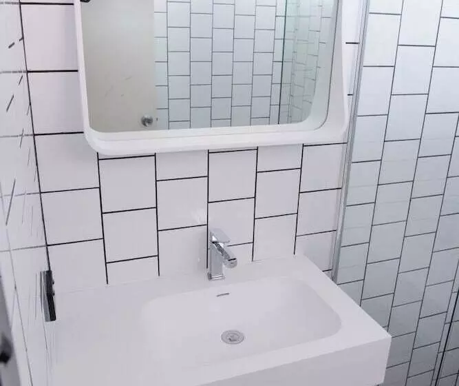 تختخواب در اتاق مشترک, Bunk Surfers Paradise International Backpacker Hostel