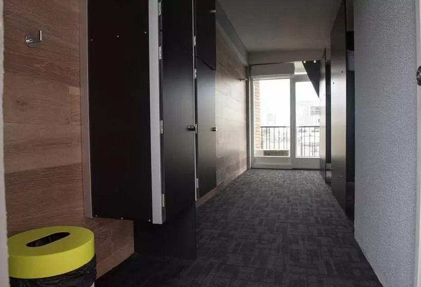 تختخواب در اتاق مشترک, Bunk Surfers Paradise International Backpacker Hostel