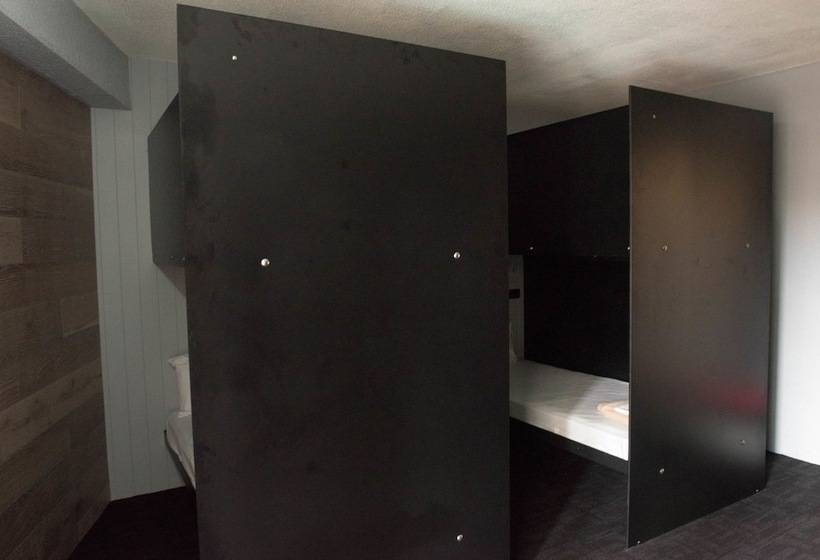 Кровать в Общей Комнате, Bunk Surfers Paradise International Backpacker Hostel