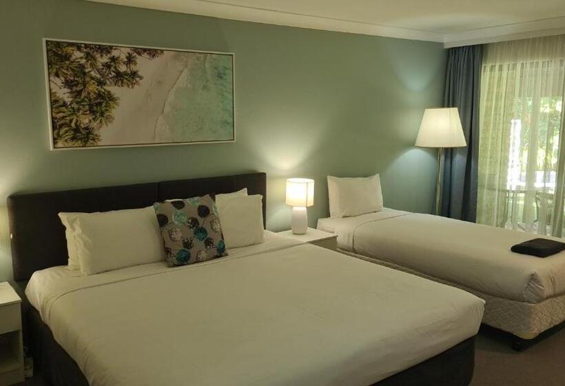 מיטת קינג בסוויטה, Tea Gardens Motel