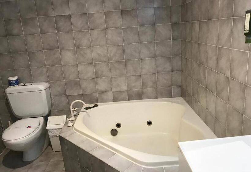 סוויטה עם ג'קוזי, Tea Gardens Motel