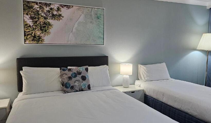 סוויטה עם ג'קוזי, Tea Gardens Motel