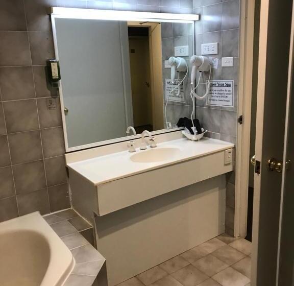 סוויטה עם ג'קוזי, Tea Gardens Motel