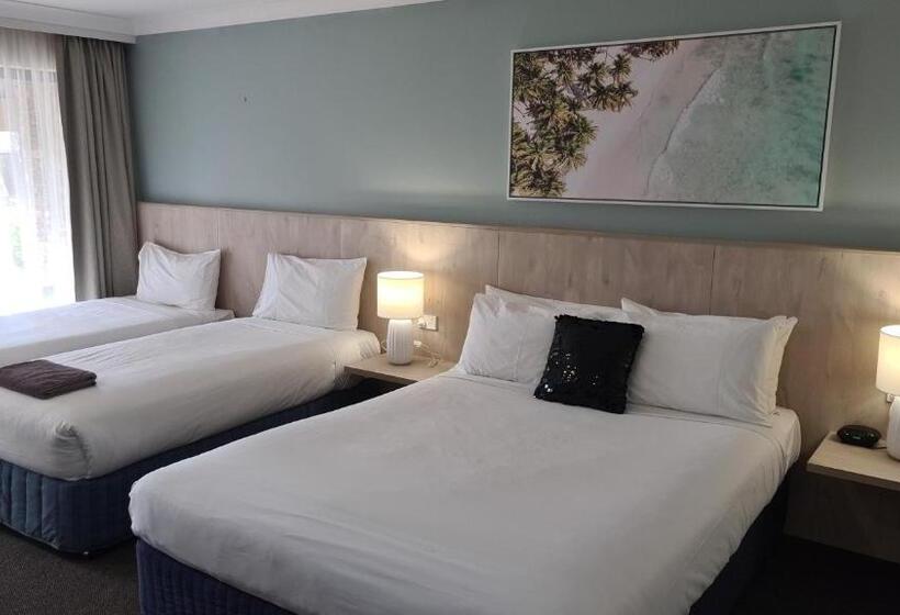 סוויטת קלאב, Tea Gardens Motel