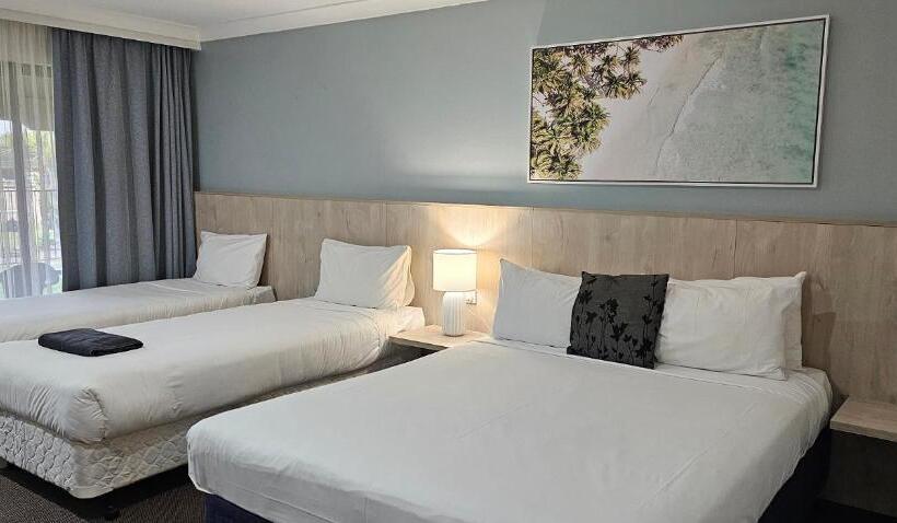 סוויטת קלאב, Tea Gardens Motel