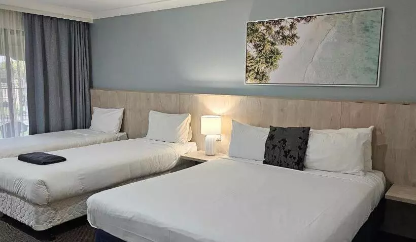 クラブスイート, Tea Gardens Motel