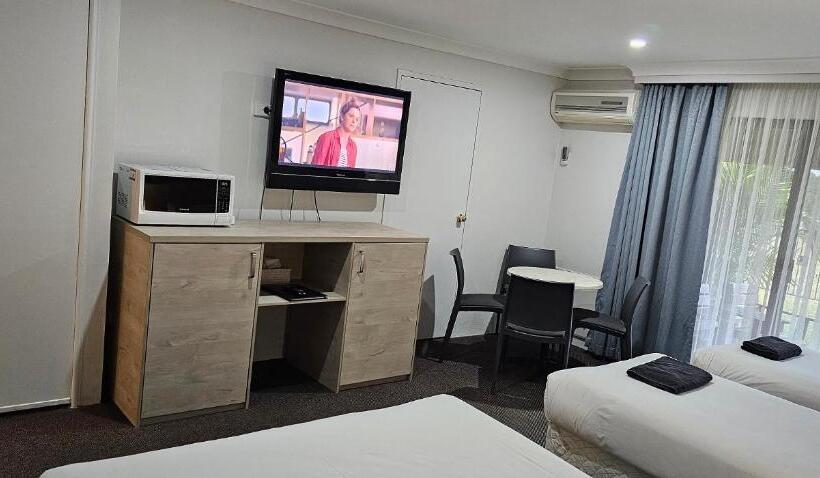 סוויטת קלאב, Tea Gardens Motel