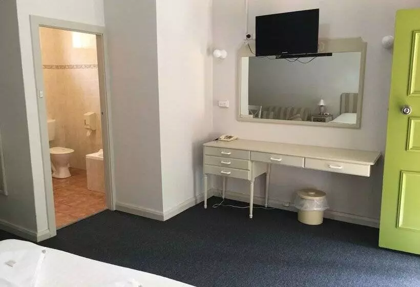 デラックスルーム, Town And Country Motel