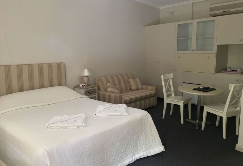 اتاق لوکس, Town And Country Motel