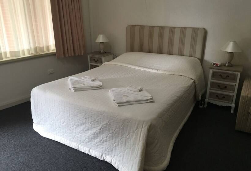 اتاق لوکس, Town And Country Motel