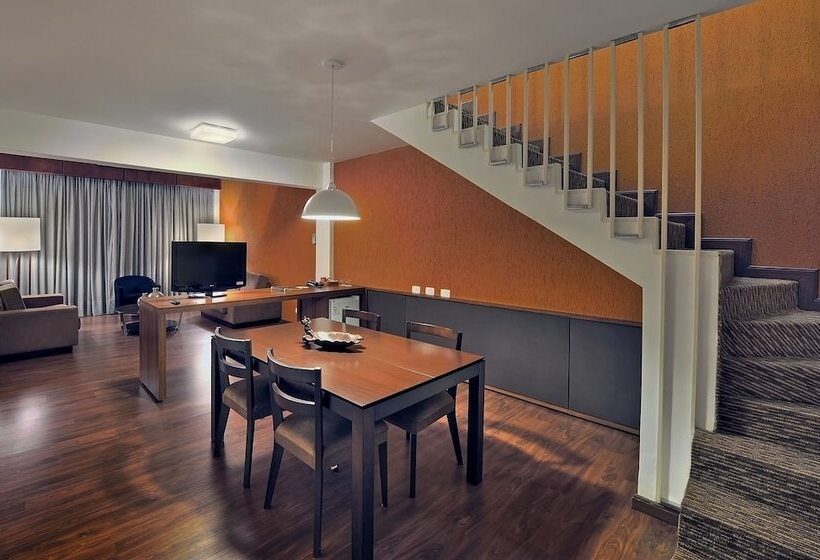 جناح, Deville Curitiba Batel