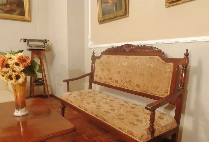 سوییت, Hostal Colonial