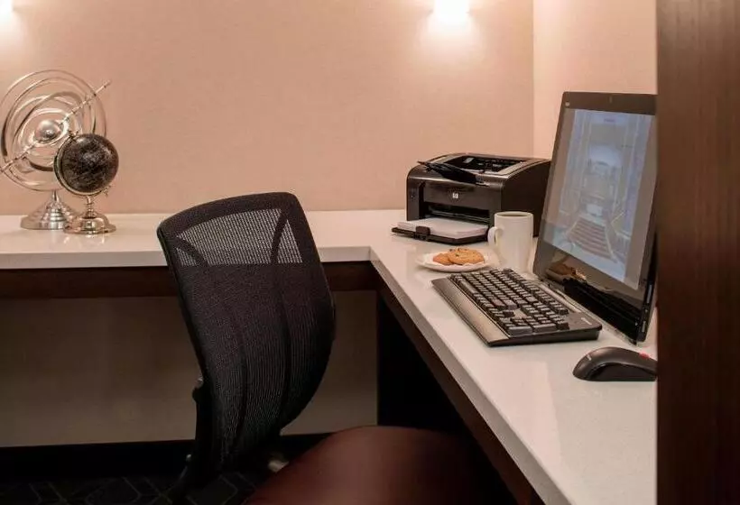 Quarto Club Cama King, Sheraton Cavalier Calgary