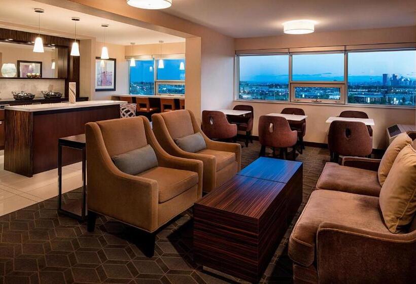 Club Szoba King-Size Franciaággyal, Sheraton Cavalier Calgary