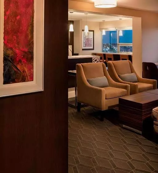Quarto Club Cama King, Sheraton Cavalier Calgary