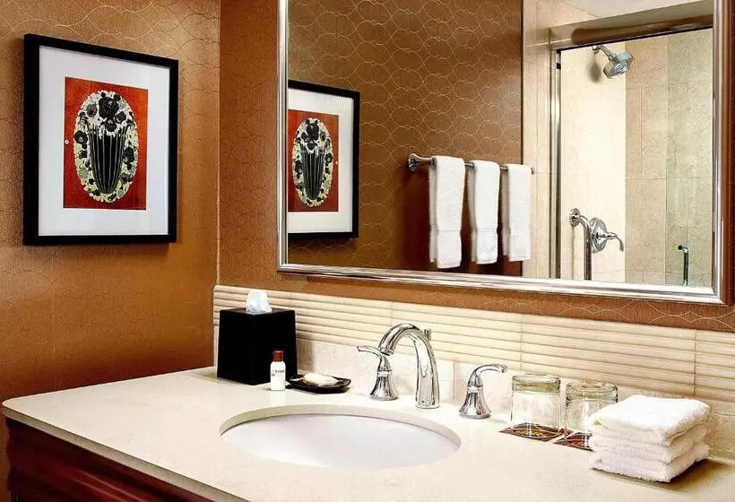 Quarto Standard Cama King, Sheraton Cavalier Calgary
