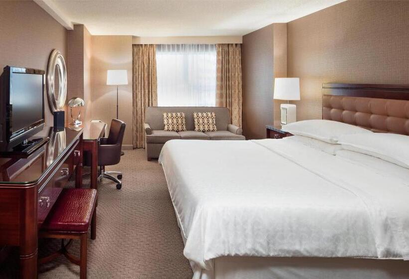 Standard Szoba King Size Bed, Sheraton Cavalier Calgary