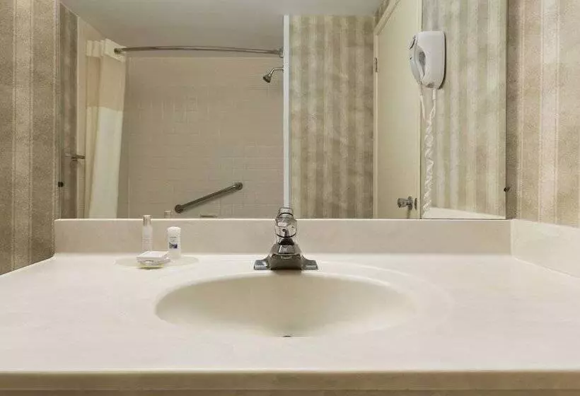 ２ダブルベッドのスタンダードルーム, Travelodge By Wyndham Edmundston