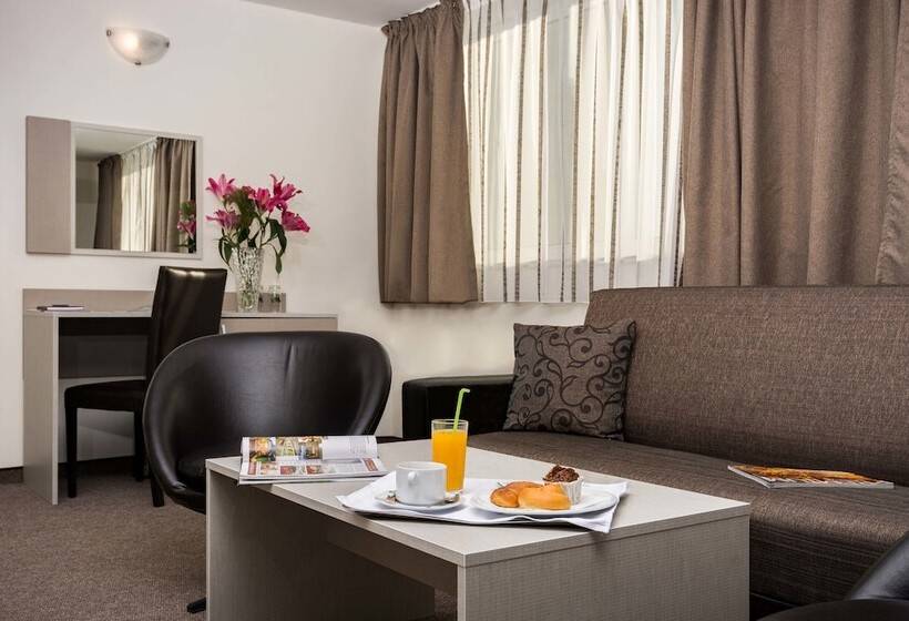 Полулюкс, Park Hotel Moskva