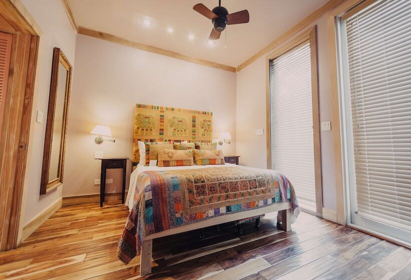 خانه 4 خوابه, Pink Sands Resort