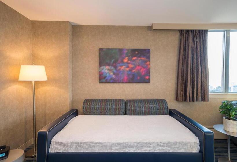 جناح عائلي, Blue Horizon