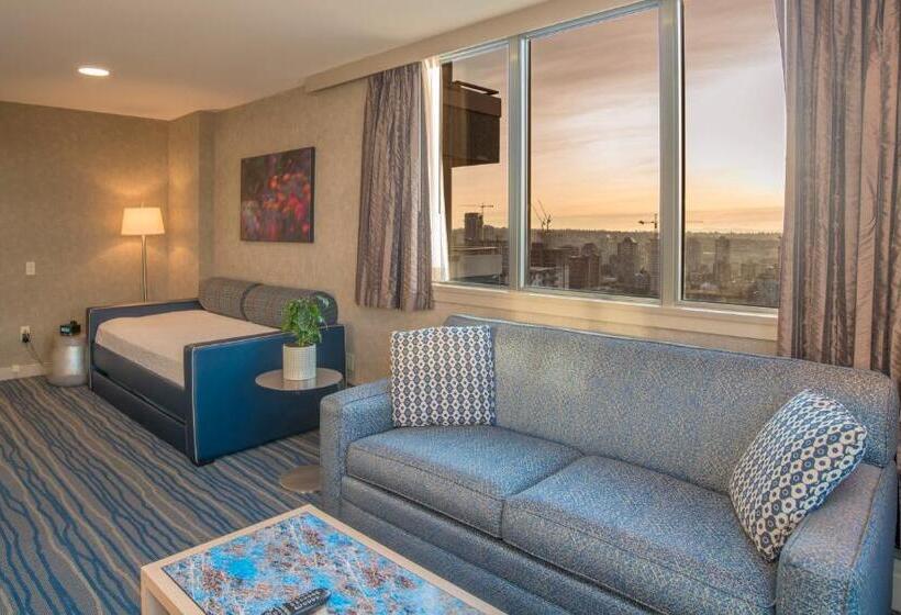 جناح عائلي, Blue Horizon