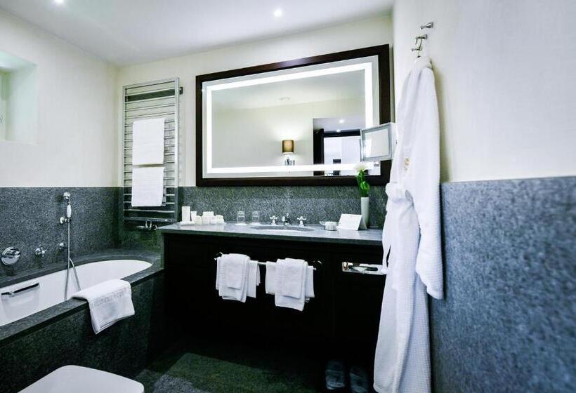 سوییت جونیور لوکس, Castello Del Sole Beach Resort&spa