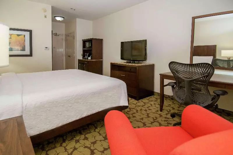 اتاق استاندارد با تخت بزرگ, Delta Hotels By Marriott London Armouries