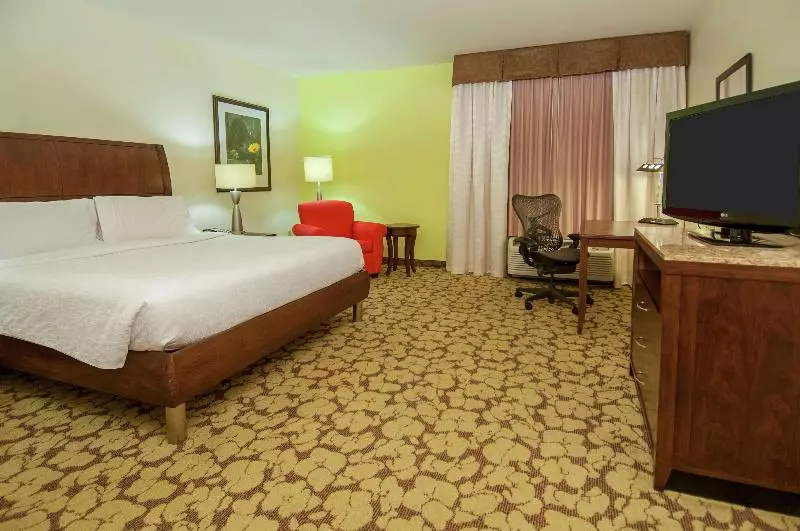 اتاق استاندارد با تخت بزرگ, Delta Hotels By Marriott London Armouries