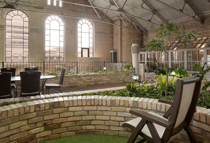 غرفه قياسيه سريرين مزدوجين, Delta Hotels By Marriott London Armouries