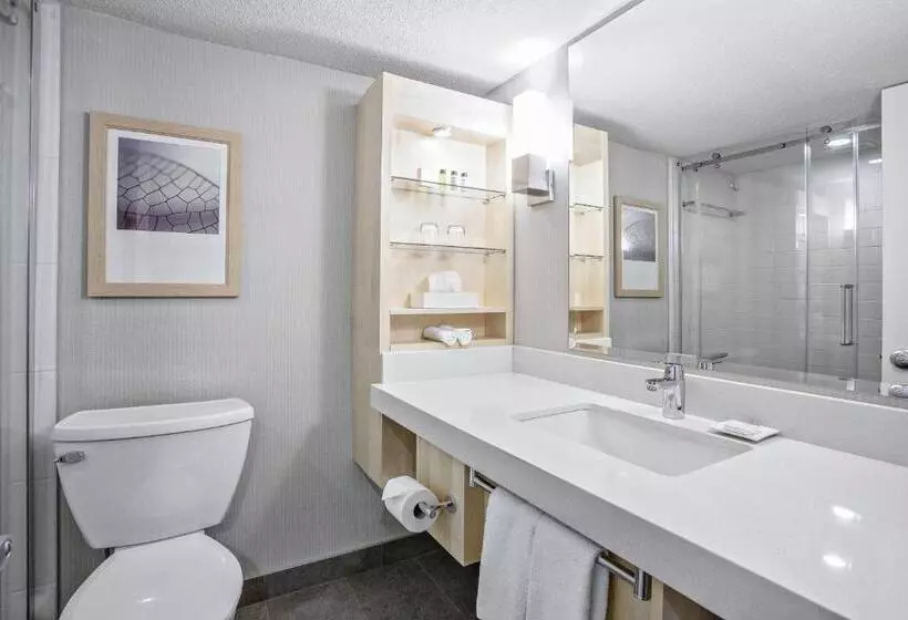 キングサイズベッドのデラックスルーム, Delta Hotels By Marriott Quebec