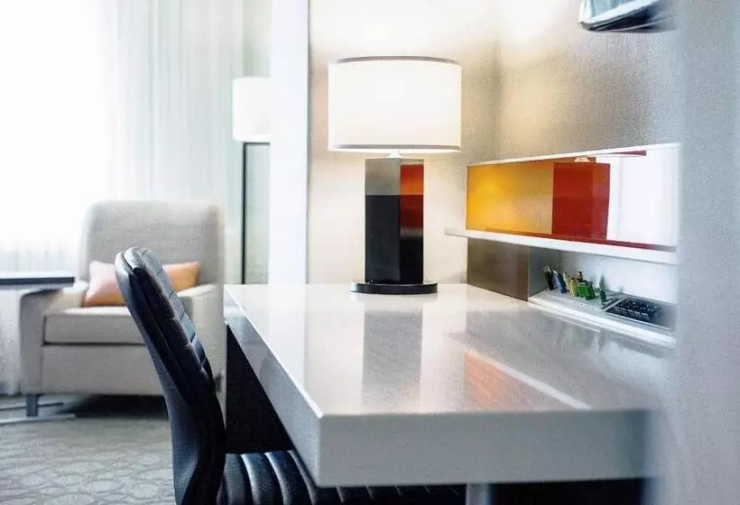 キングサイズベッドのデラックスルーム, Delta Hotels By Marriott Quebec
