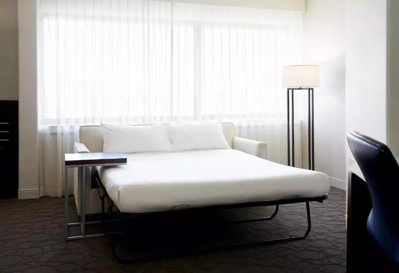 キングサイズベッドのデラックスルーム, Delta Hotels By Marriott Quebec