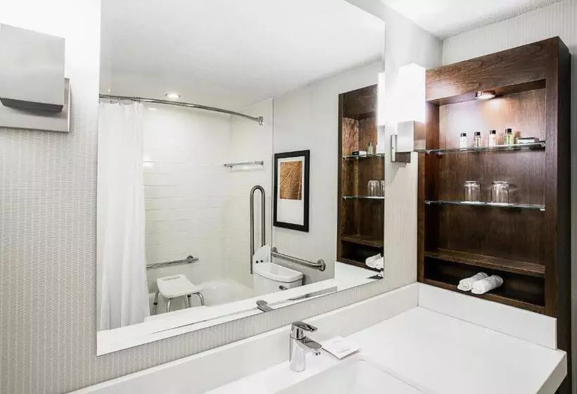 キングサイズベッドのスーペリアルーム, Delta Hotels By Marriott Quebec