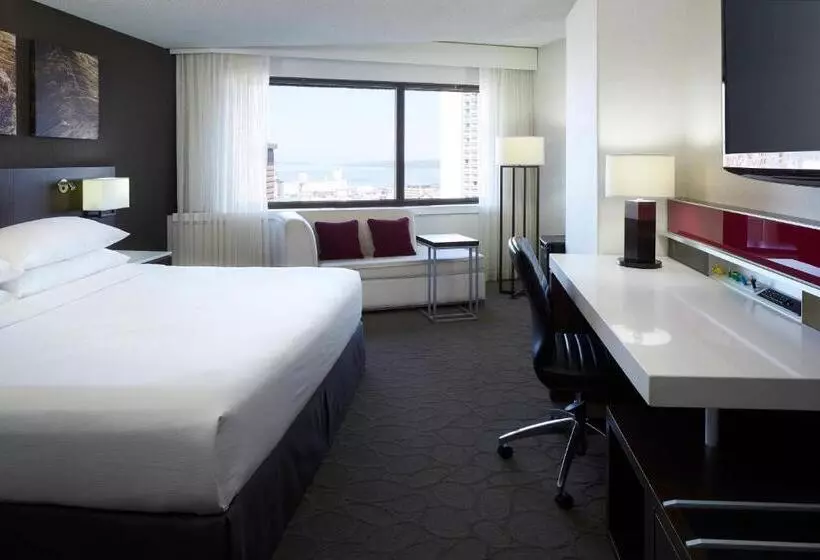 キングサイズベッドのスーペリアルーム, Delta Hotels By Marriott Quebec