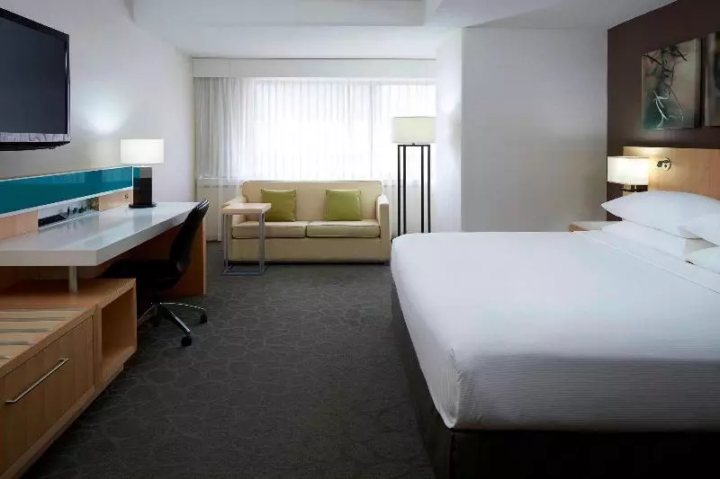 キングサイズベッドのデラックスルーム, Delta Hotels By Marriott Quebec
