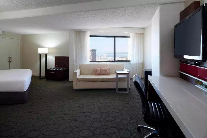 キングサイズベッドのデラックスルーム, Delta Hotels By Marriott Quebec