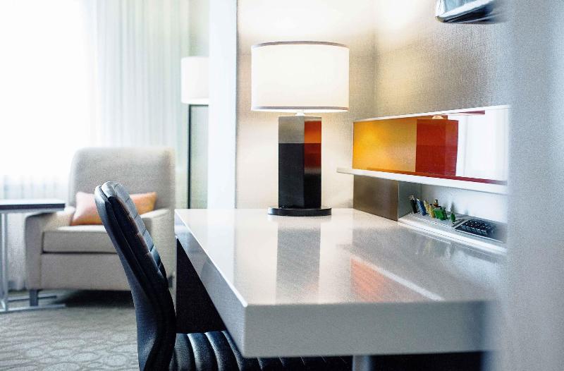 اتاق لوکس با تخت بزرگ, Delta Hotels By Marriott Quebec